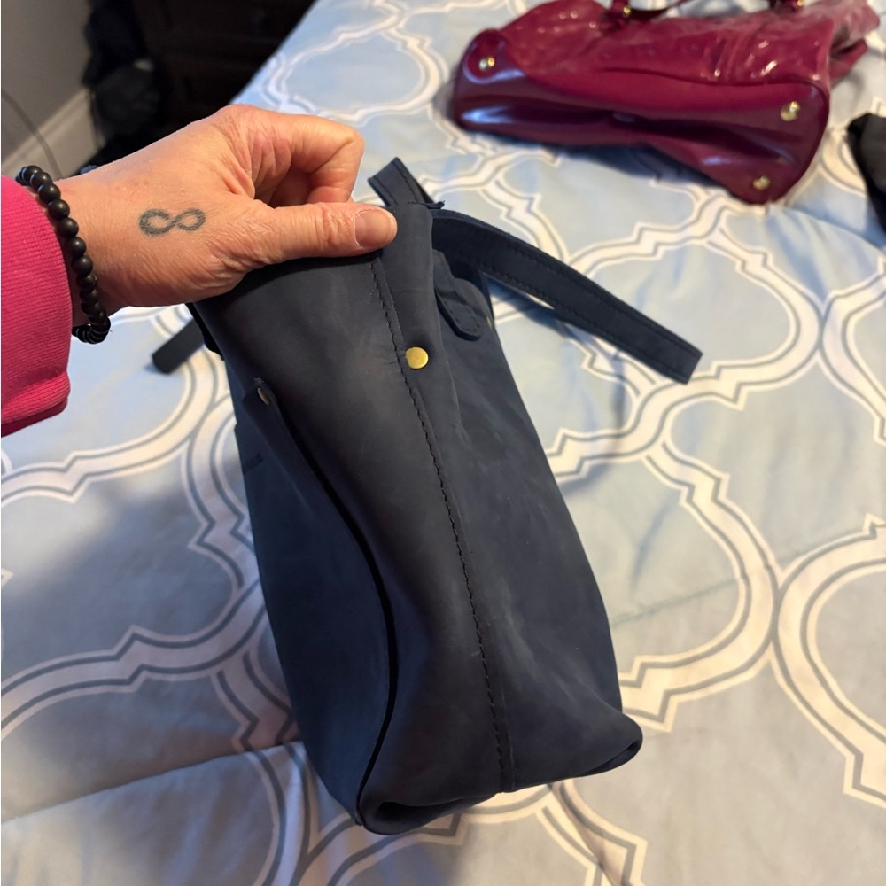 Stylish Navy Leather Crossbody Bag - Picture 2 of 4